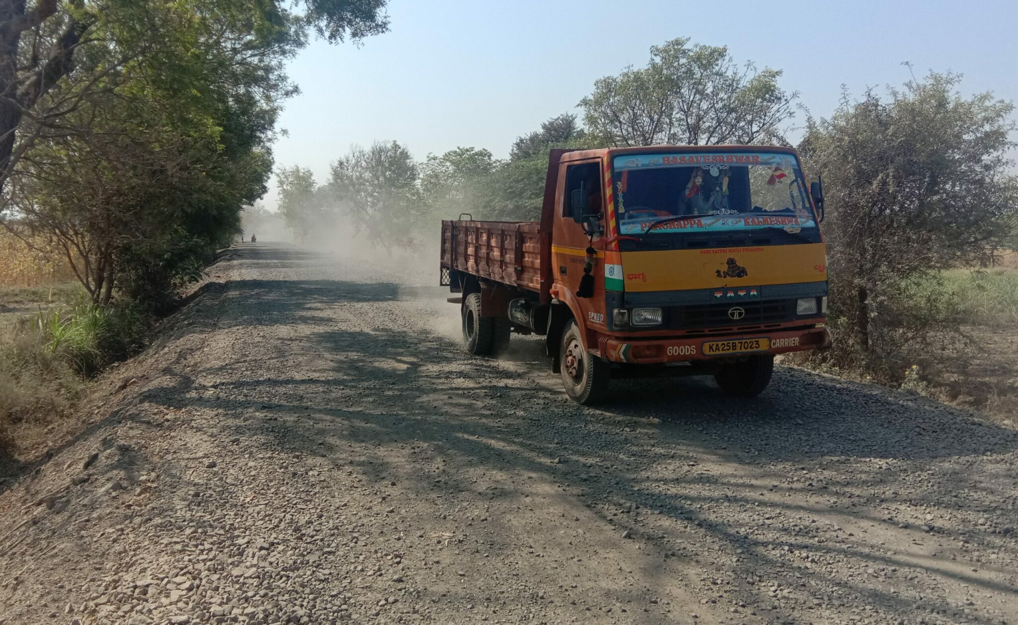 ಯರಡಾಲ ಕ್ರಾಸ್ ಎಂ.ಕೆ.ಹುಬ್ಬಳ್ಳಿ ಹದಗೆಟ್ಟ ರಸ್ತೆ! ವಾಹನ ಸವಾರರ ನಿತ್ಯ ಹರ ಸಾಹಸ; ಜಾಣ ಕುರುಡರಾದ ಜನಪ್ರತಿನಿಧಿಗಳು ಹಾಗೂ ಅಧಿಕಾರಿಗಳು.