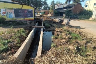 ಆರು ತಿಂಗಳು ಕಳೆದರು ಮುಗಿಯದ ಮೂರುನೂರು ಮೀಟರ್‌ ಕಿತ್ತೂರು ಚರಂಡಿ ಕಾಮಗಾರಿ