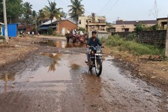 ಅವೈಜ್ಞಾನಿಕ ಚರಂಡಿ ಕಾಮಗಾರಿ; ಹಾಳದ ಕಿತ್ತೂರು ನಿಚ್ಚಣಕಿ ರಸ್ತೆ