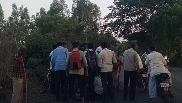 ದುರಸ್ಥಿ ಕಾಣದ ರಸ್ತೆ ಜನಪ್ರತಿನಿಧಿಗಳ ವಿರುದ್ಧ ಮುಖಪುಟದಲ್ಲಿ ಹರಿ ಹಾಯ್ದ ನಾಗೇಶ ಉಳ್ಳೆಗಡ್ಡಿ